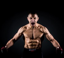 Боец MMA Аарон Пико выступит в форме с логотипом World of Tanks Blitz