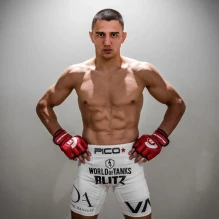 Боец MMA Аарон Пико выступит в форме с логотипом World of Tanks Blitz Боец MMA Аарон Пико выступит в форме с логотипом World of Tanks Blitz